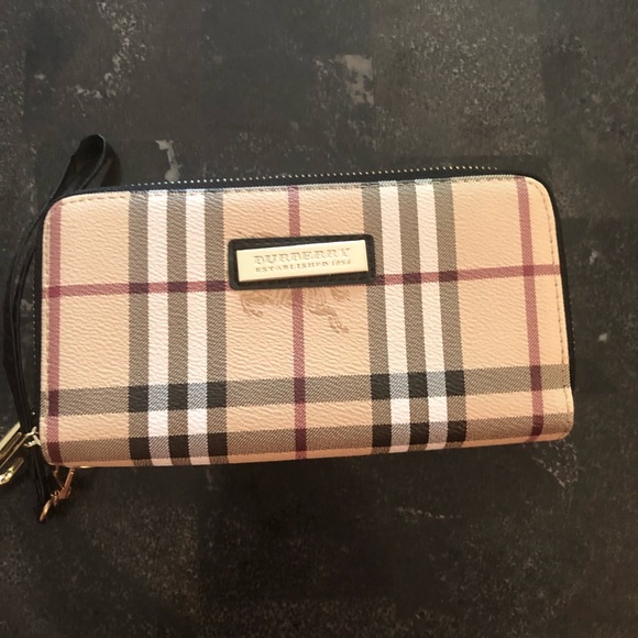 burberry double zip wallet